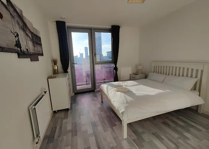 Giogio - Comfortable Stratford Flat With Stunning Views