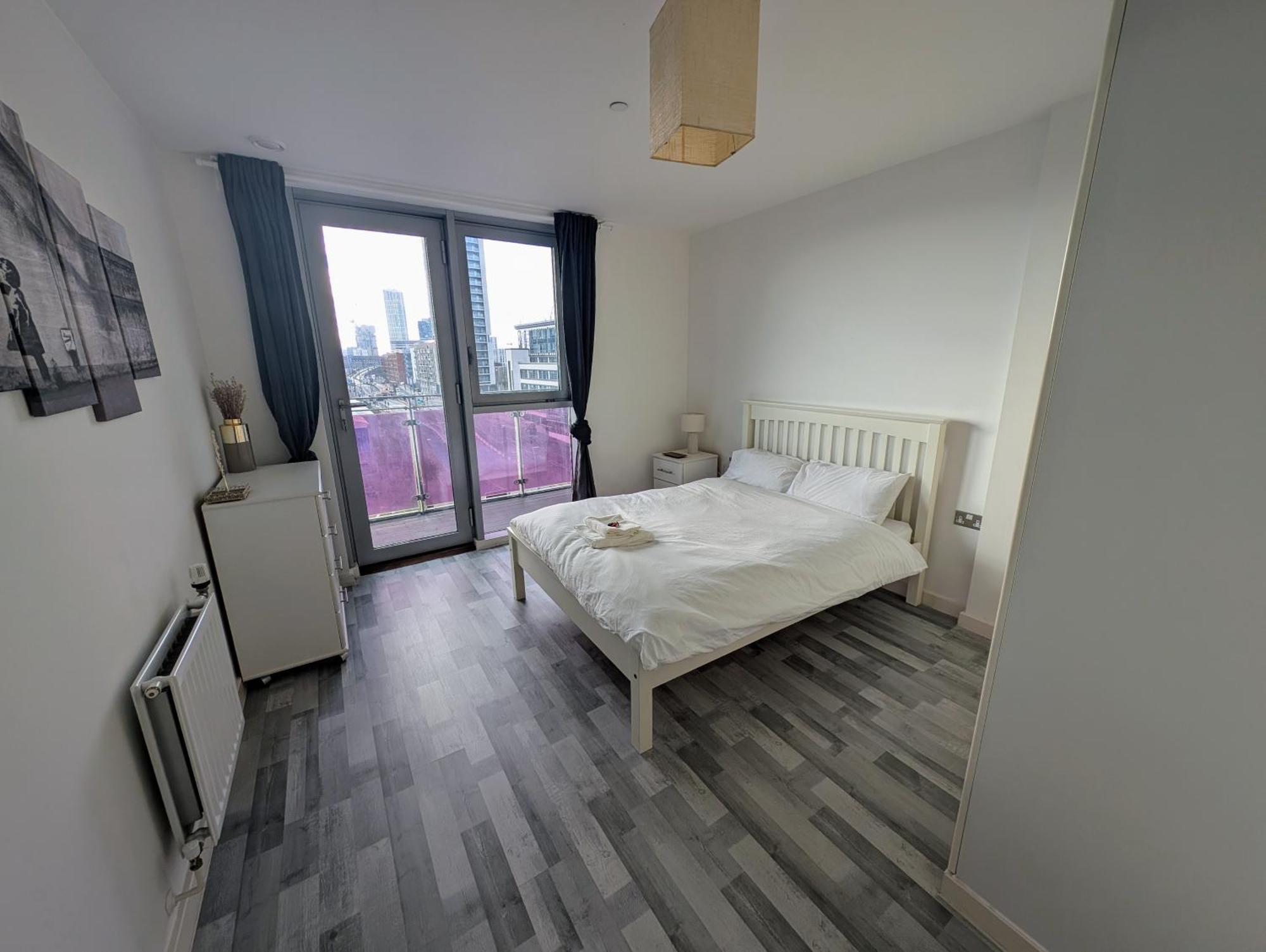 Giogio - Comfortable Stratford Flat With Stunning Views Апартаменты *